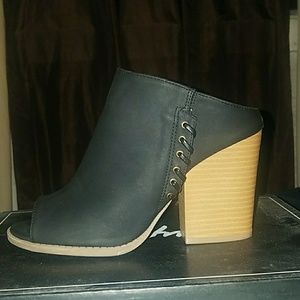 Peep toe clog/wedges